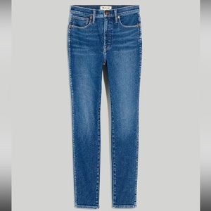 Never been worn, tags off. 10" high rise skinny.